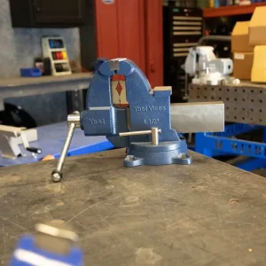 Yost Model 32C 4-1/2 Inch Heavy Duty Combination Pipe and Bench Vise with Swivel Base